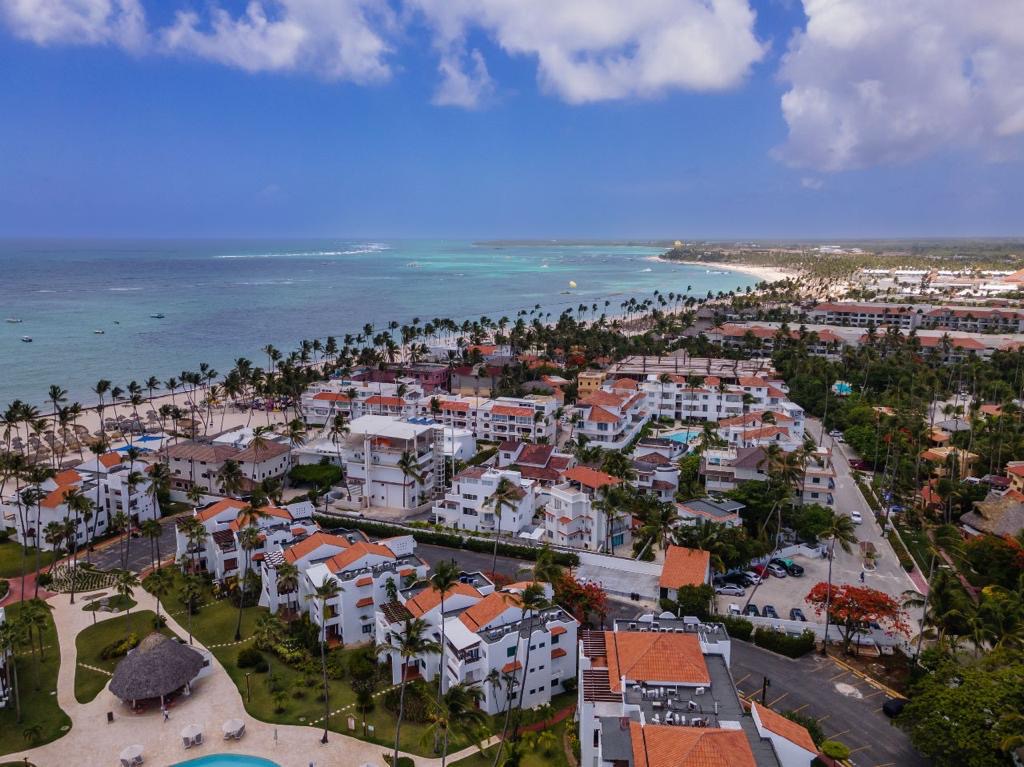 Spacious master bedroom with natural light — luxury villa for sale in Punta Cana, Dominican Republic